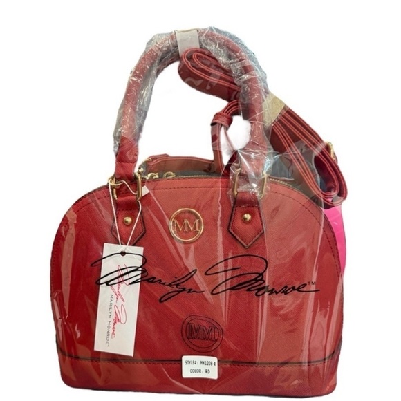 Marilyn Monroe Signature Red Dome Purse Bag
Crossbody Removable Straps Red Gold - Picture 4 of 9
